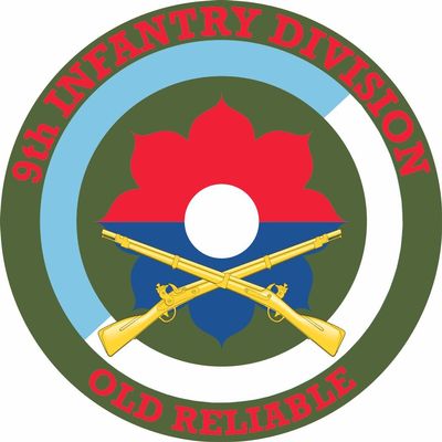 9th Infantry Division with Crossed Rifles 3.8 Inch Decal