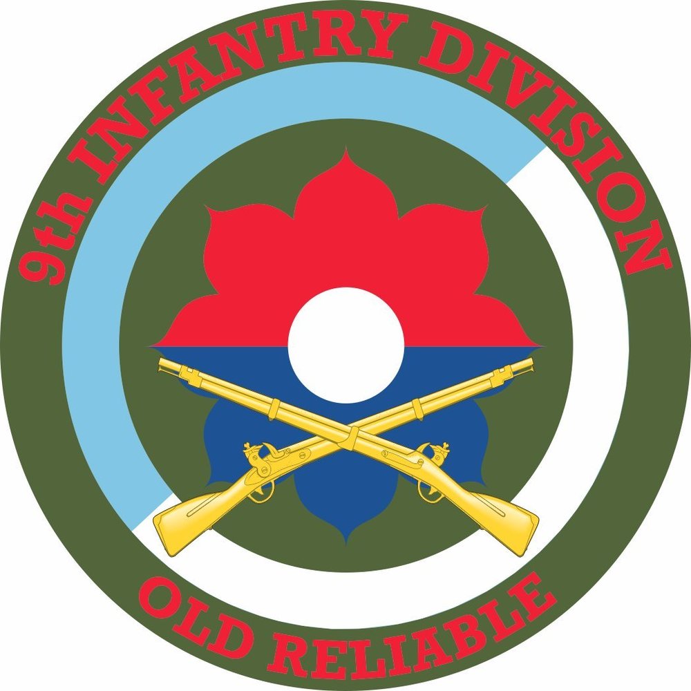 9th Infantry Division with Crossed Rifles 3.8 Inch Decal