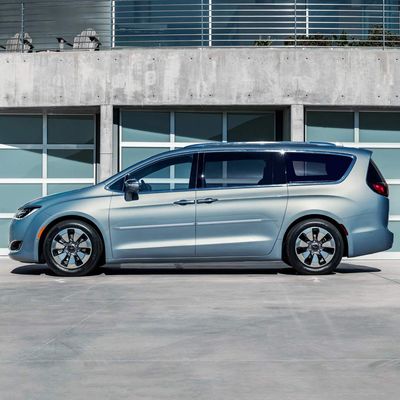 Dawn Enterprises CF7-PAC17 Chromeline Painted Body Side Molding Compatible with Chrysler Pacifica - True Blue Pearl (KBU)