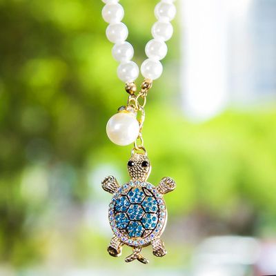 Bling Turtle Rear View Mirror Accessories, Cute Car Decor for Women, Imitation Pearl Chain Tortoise Car Charms Hanging Ornament Rearview Mirror Accessories