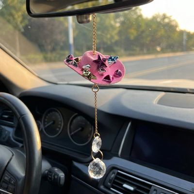 QEUOBUE Bling Cowboy Hat Car Rearview Mirror Accessories, Mini Western Car Hanging Ornament Present, Country Style Rear View Mirror Charm, Cool Car Decorations for Women (Pink)